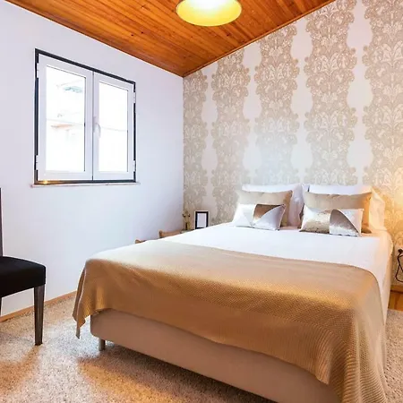 Typical Portuguese At Ajuda, Belem 리스본